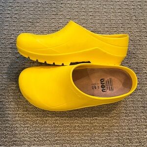 Nora/Reliquary Yellow Rubber Garden Clogs - 41